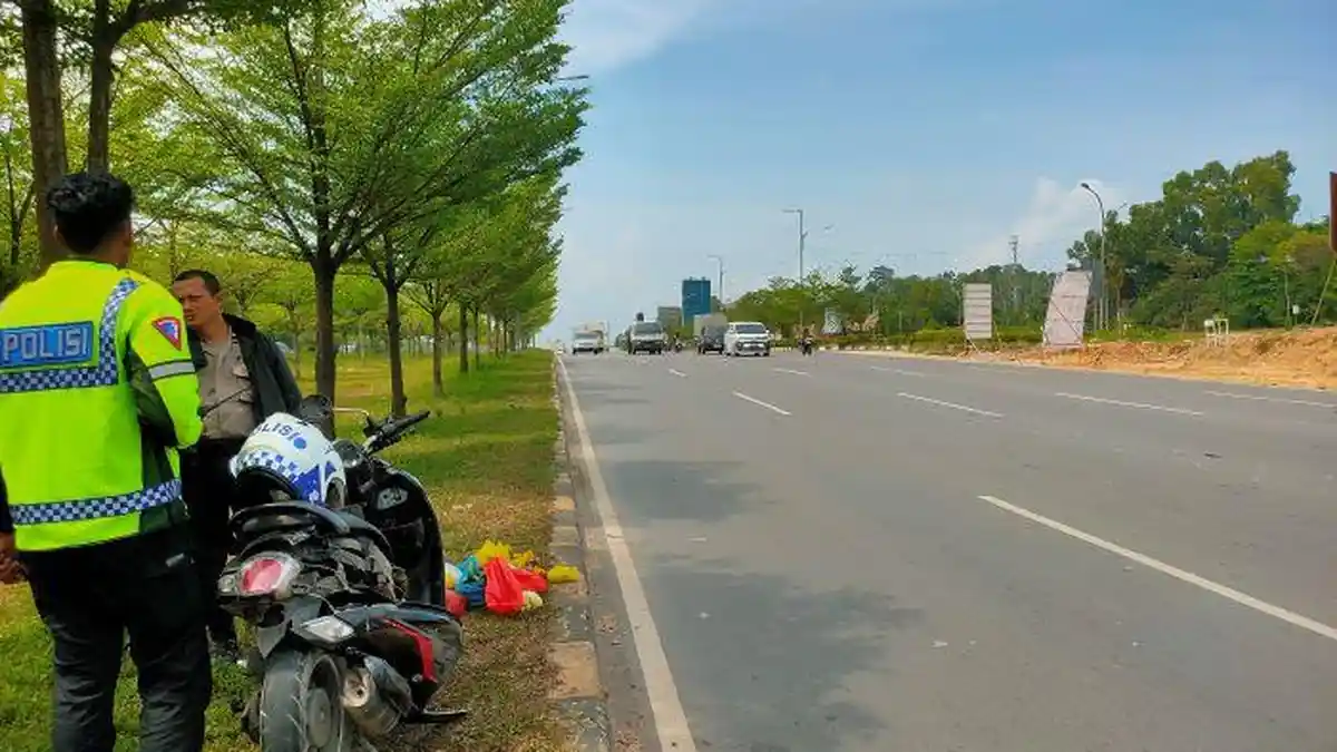 Kecelakaan di Batam Dekat Taman Dang Anom, Serpihan Kendaraan Masih Berserakan