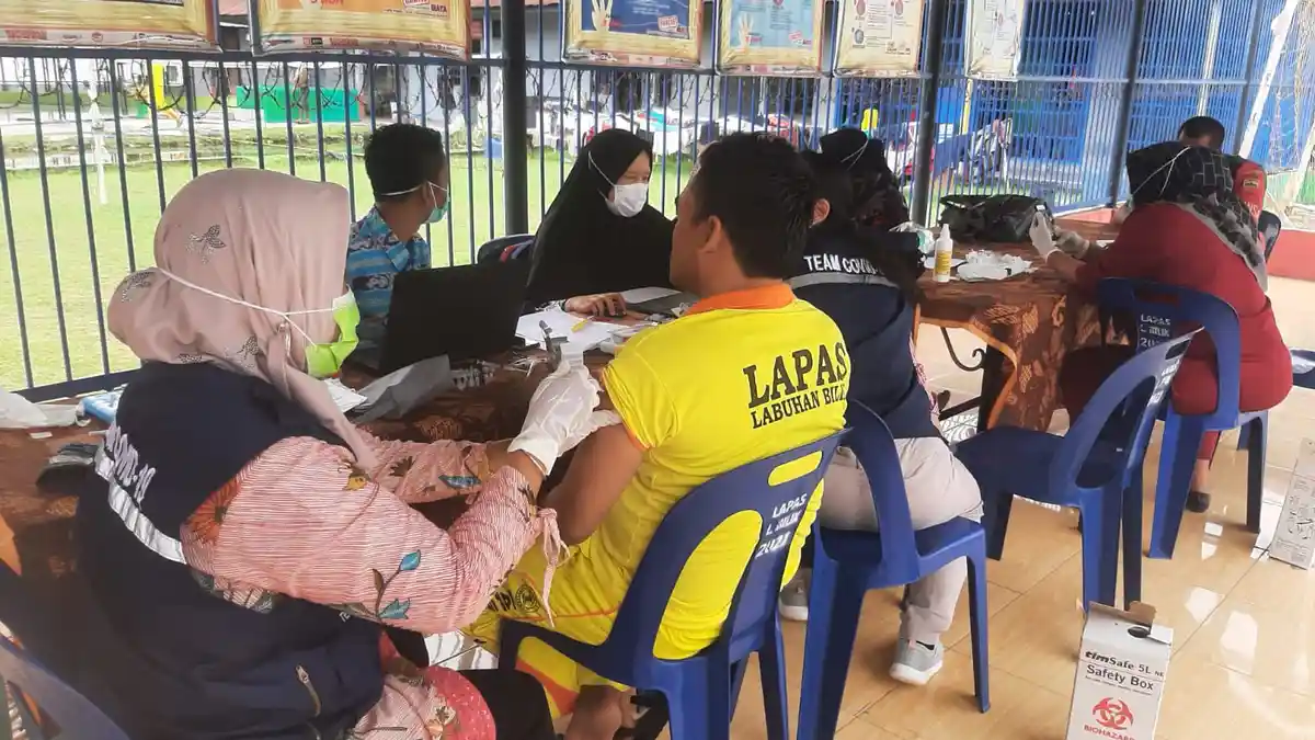 Semarakkan HBP ke-58, Lapas Labuhan Bilik Gandeng Koramil 04/LB dan Puskesmas Adakan Vaksinasi
