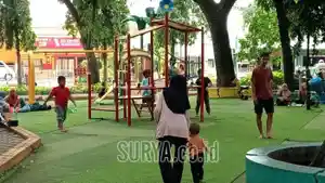 Anak-anaknya-di-Taman-Kebon-Rojo-Jombang.jpg