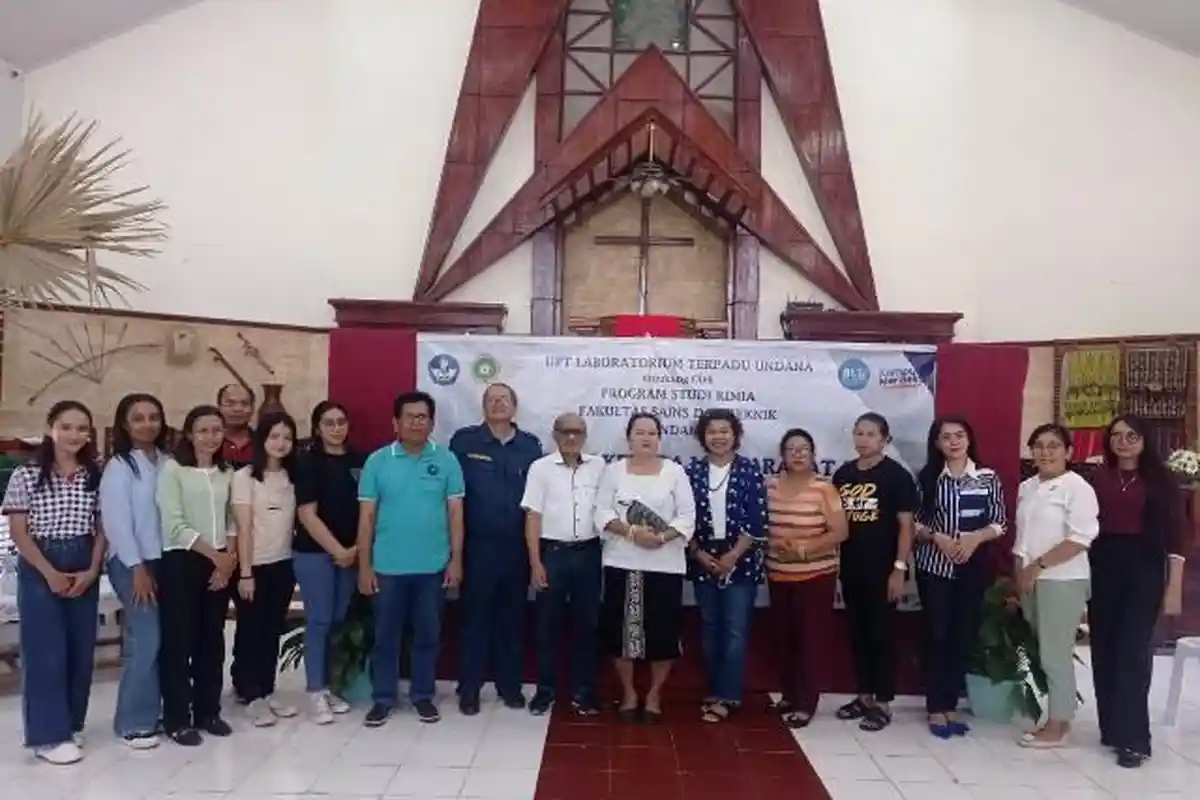 Lab Terpadu Undana dan Prodi Kimia FST Undana Latih Perempuan GMIT Maranatha Oebufu Produksi Sabun 