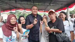 Calon-Bupati-Bogor-nomor-urut-1-Rudy-Susmanto-tengah-kemeja-hitam.jpg