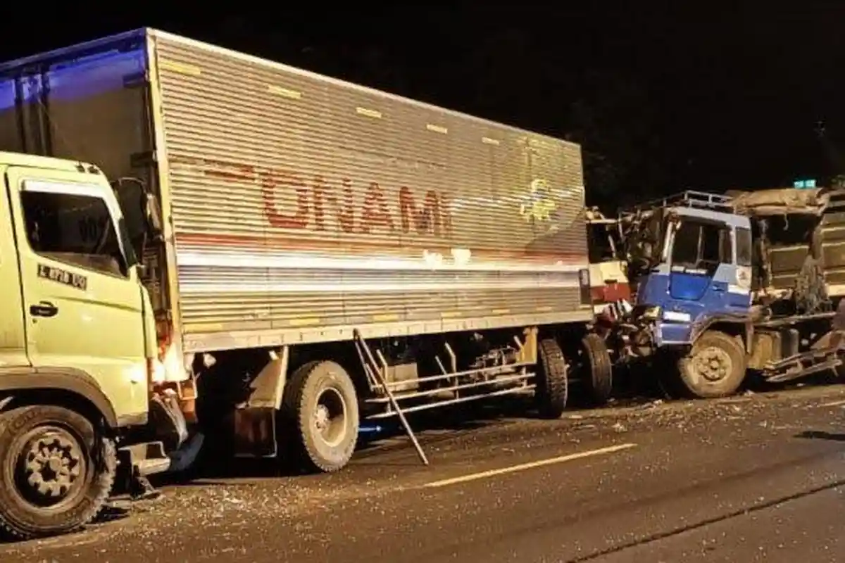 Kecelakaan Maut Tadi Dini Hari, Seorang Sopir Tewas di Tempat, 3 Truk Alami Kecelakaan Beruntun
