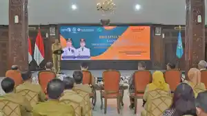 HIGH-LEVEL-MEETING-Pemkab-Lamongan-sedang-memainkan-strategi-le.jpg