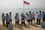 Rayakan Kemerdekaan RI Yayasan Kehati Bersih-bersih Pantai