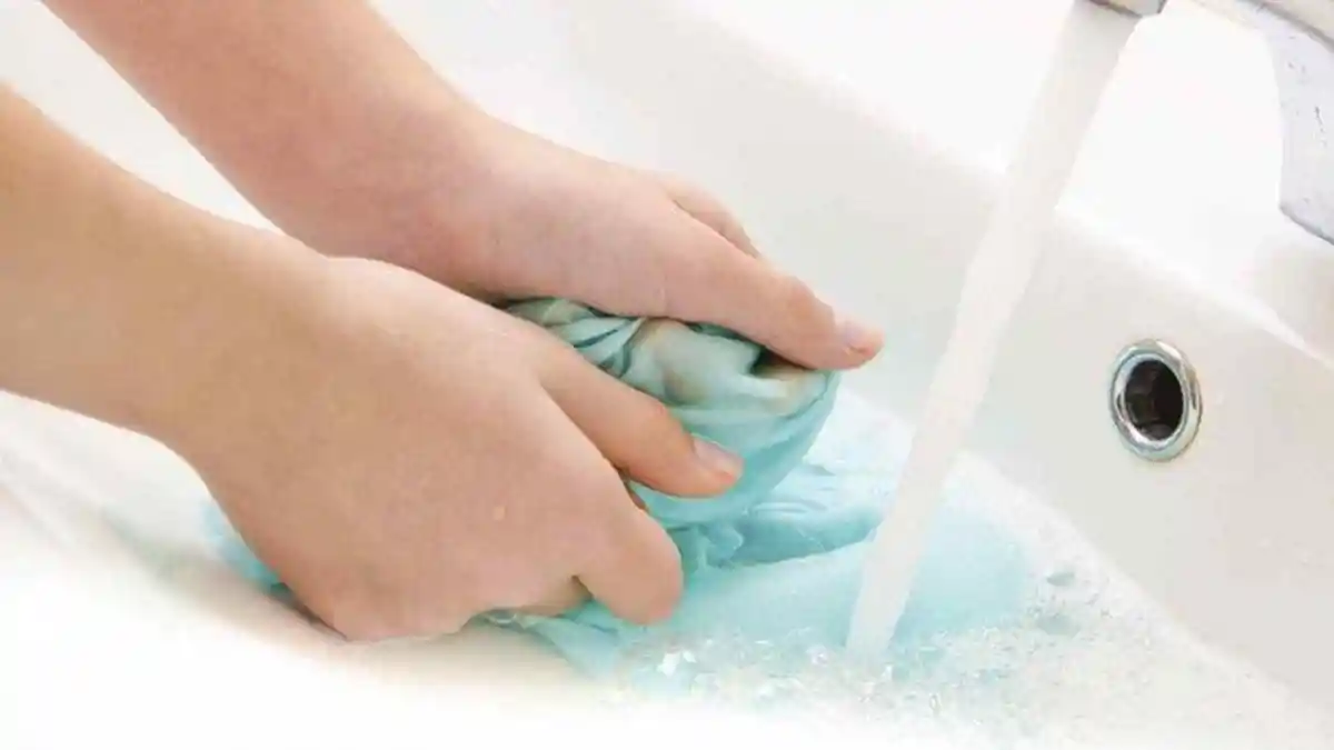 5 Cara Ampuh Kembalikan Warna Baju yang Terkena Noda Luntur, Bisa Gunakan Cairan Jeruk Nipis