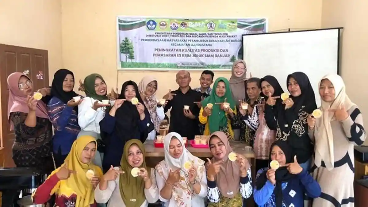 FKIP ULM Latih Warga Mandastana Batola Olah Jeruk Siam Jadi Es Krim, Dongkrak Nilai Jual Saat Panen - Banjarmasinpost.co.id