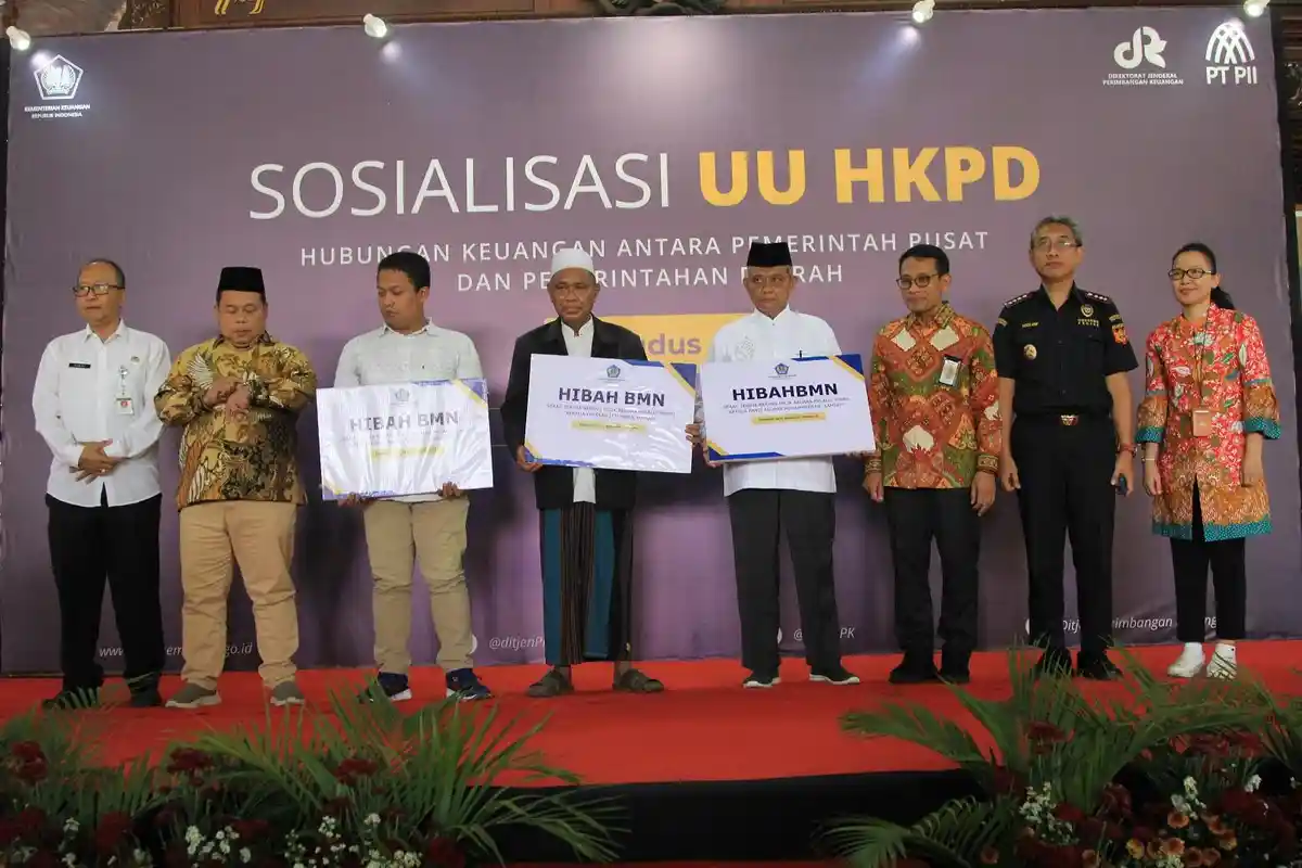 Bea Cukai Kudus dan KPP Pratama Semarang Selatan Hibahkan Motor Ke Yayasan Sosial di Kudus