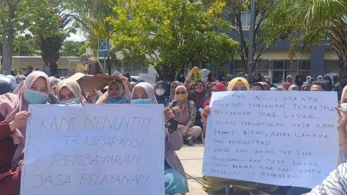 BREAKING NEWS - Nakes dan Pegawai Demo Depan RSUZA, Tuntut Hal Ini