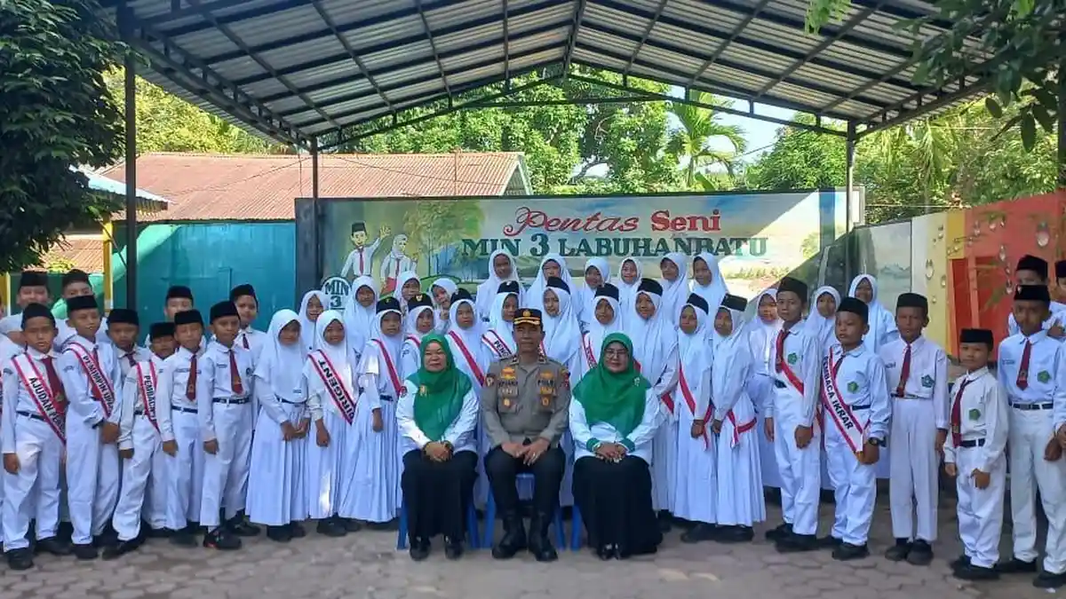 Pimpin Upacara di MIN-3 Rantauprapat, Kabag SDM Polres Labuhanbatu Bangun Disiplin dan Nasionalisme