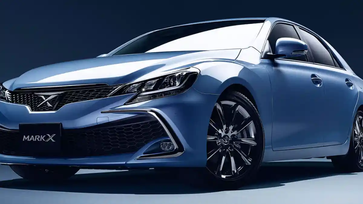 Harga Mobil Bekas Sedan Mewah Toyota - Crown, Mark X, Prius, hingga Camry