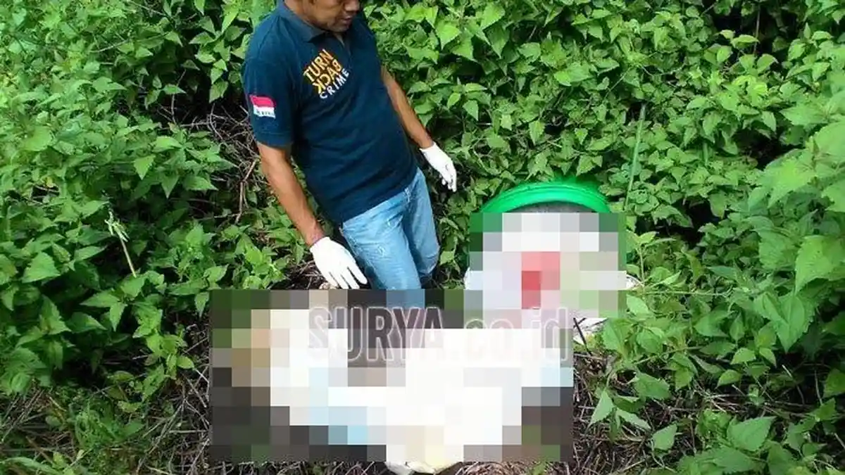 Mayat Wanita Terbungkus Kain Putih Dibuang di Semak-semak Jalan Raya Maspion Surabaya