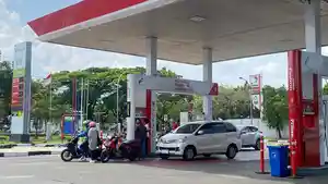 Pengisian-BBM-di-SPBU-3140201-Jalan-Ibrahim-Adji.jpg