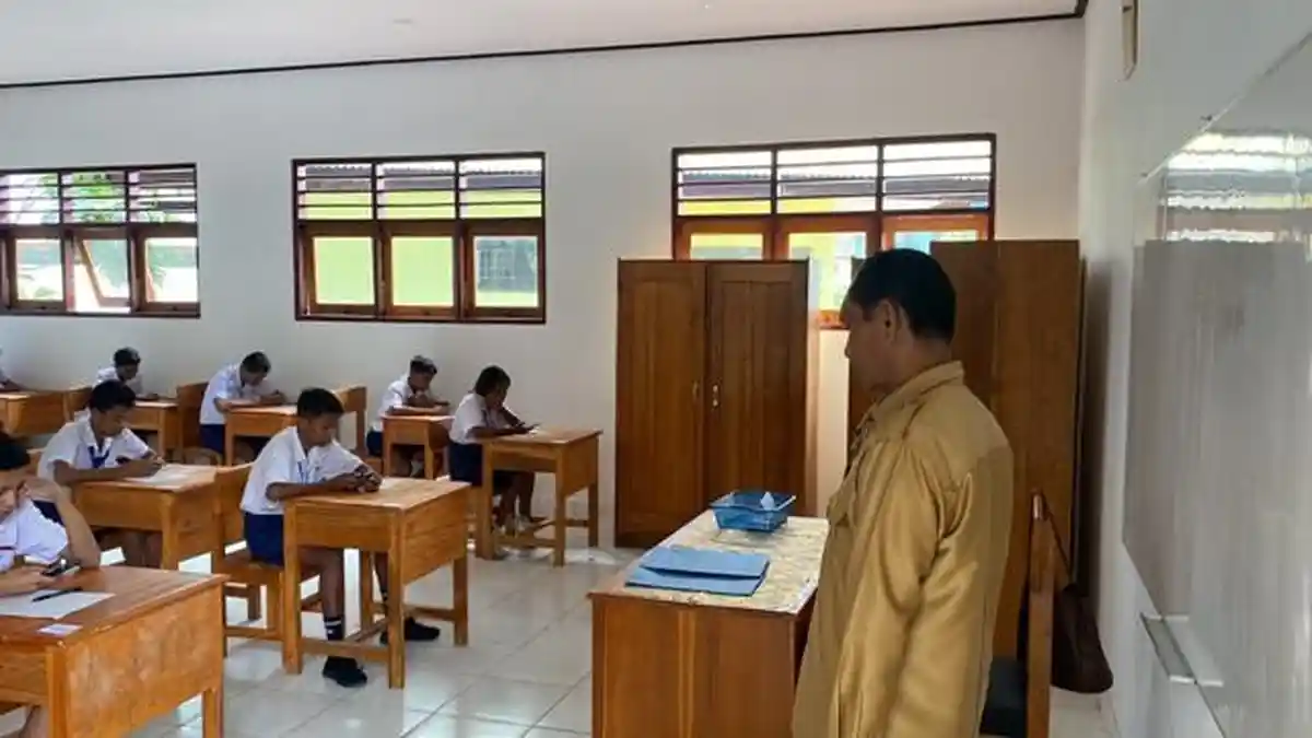 Kunci Jawaban Bahasa Inggris Kelas 9 Halaman 251-252: Worksheet 4.23, Underline The Verb