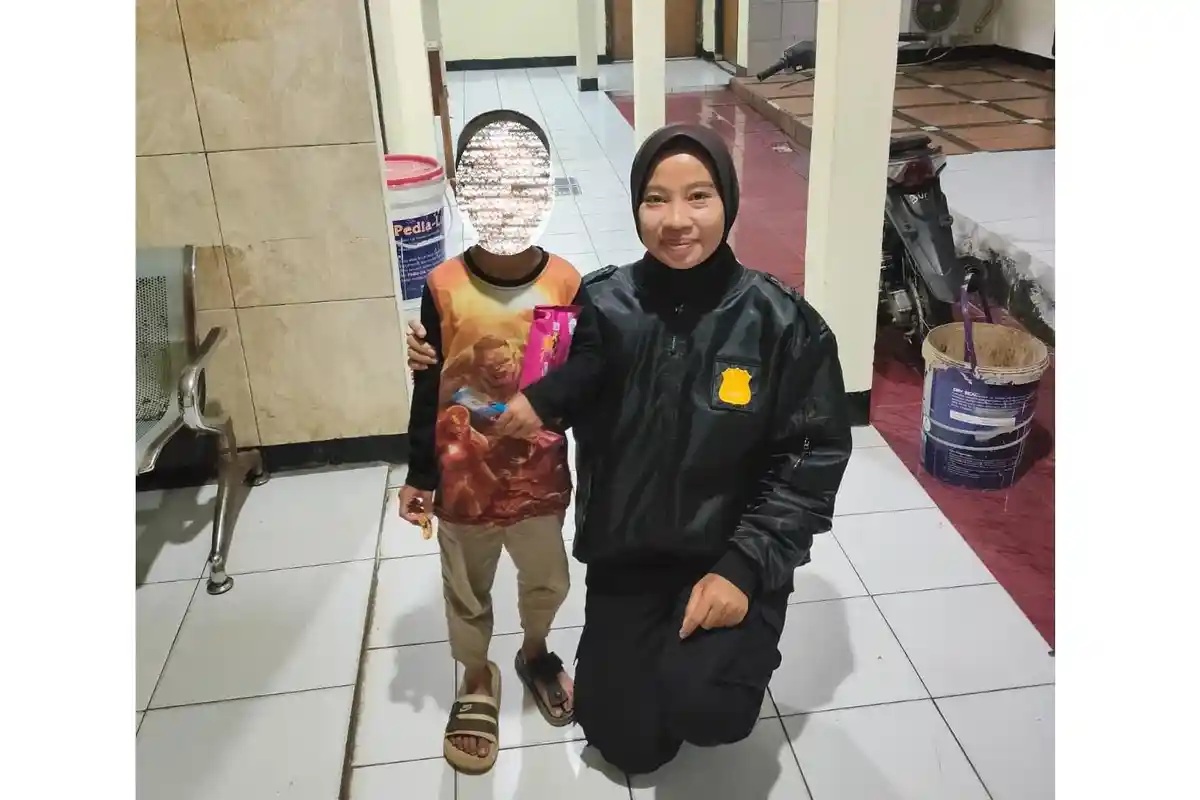 Bocah di Bogor Kabur dari Pesantren karena Kangen Orang Tua, Beruntung Ditemukan Polwan