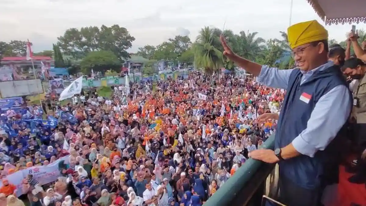Anies Baswedan Sambangi Langkat dan Disambut Antusias hingga Warga Berimpitan, Teriak Anies Presiden