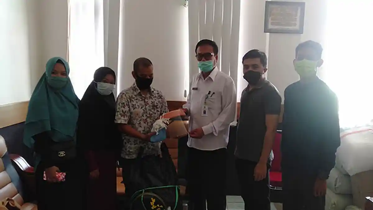 Peduli Wabah Covid-19, KAHMI Sambas Serahkan Bantuan APD ke RSUD Sambas