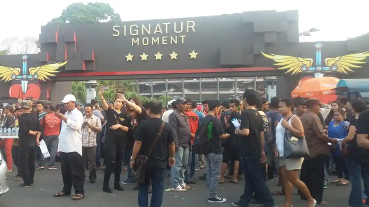 Pecinta Bon Jovi ini Terbang dari Malang untuk Nonton Konser