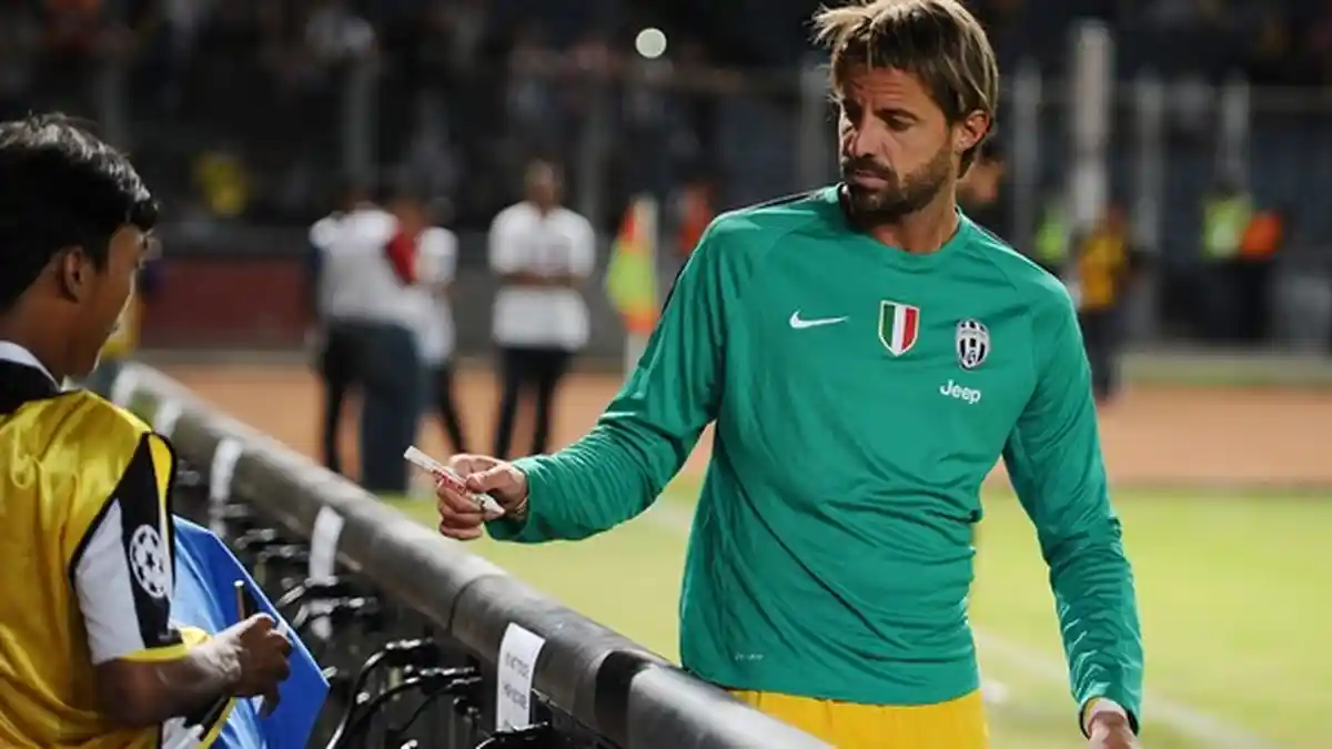 Marco Storari Akui Parma Bermain Luar Biasa Saat Hadapi Juventus