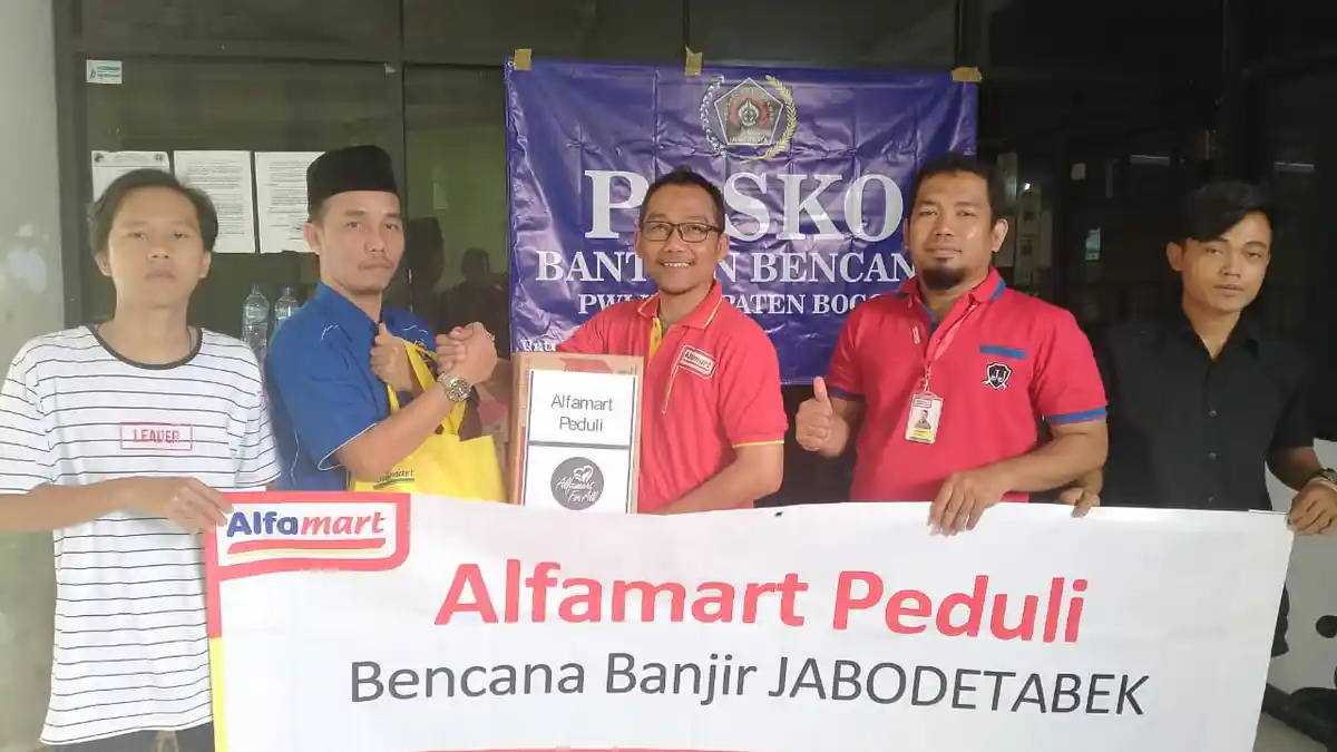 Alfamart Alirkan Bantuan untuk Korban Banjir
