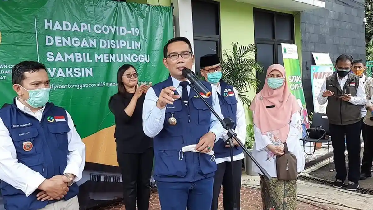 Ridwan Kamil Akan Kaji Aspek Hukum Bagi Warga yang Menolak di Vaksin