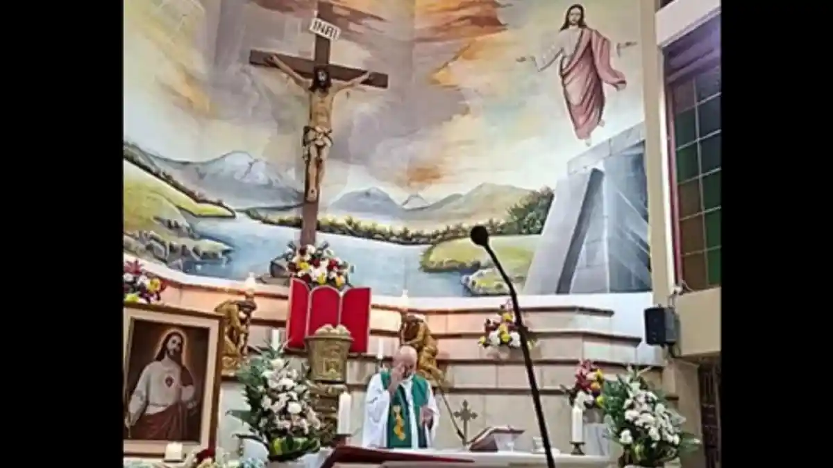 Pastor Tewas Tertimpa Salib Besar saat Pimpin Misa di Ekuador, Detik ...