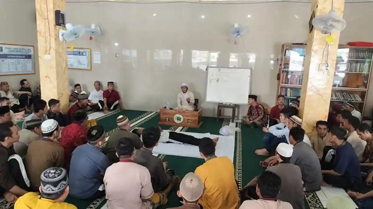 Belajar Mengurus Jenazah, Warga Binaan Lapas Sekayu Dalami Ilmu Agama di Masjid Darut Taubah
