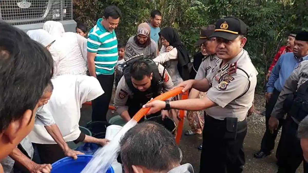 Polisi Kembali Distribusi Air Bersih Untuk  Warga Dua Gampong di Aceh Besar