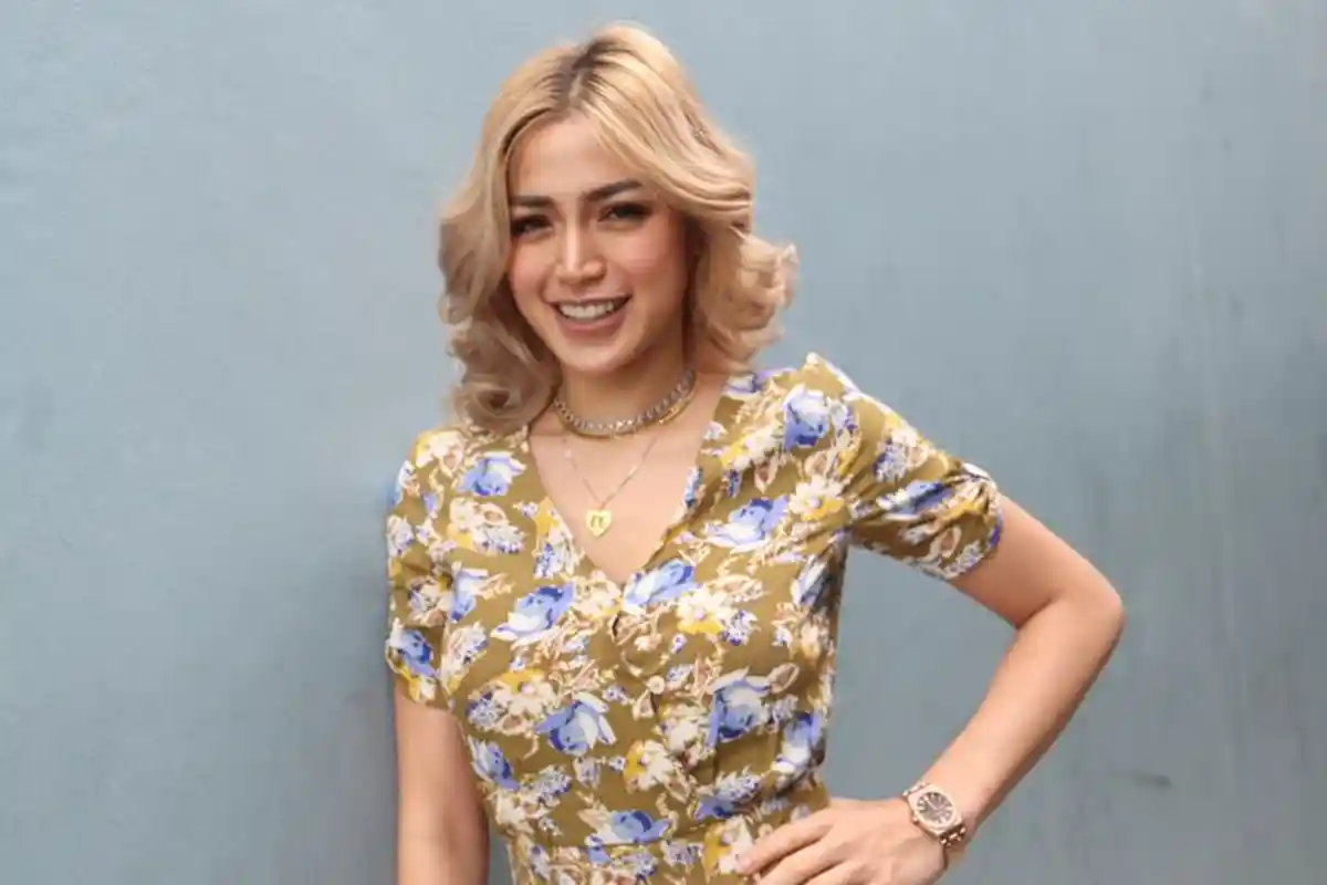 Foto Jessica Iskandar dengan Pose Jongkok Jadi Sorotan, Singgung Netizen Lagi