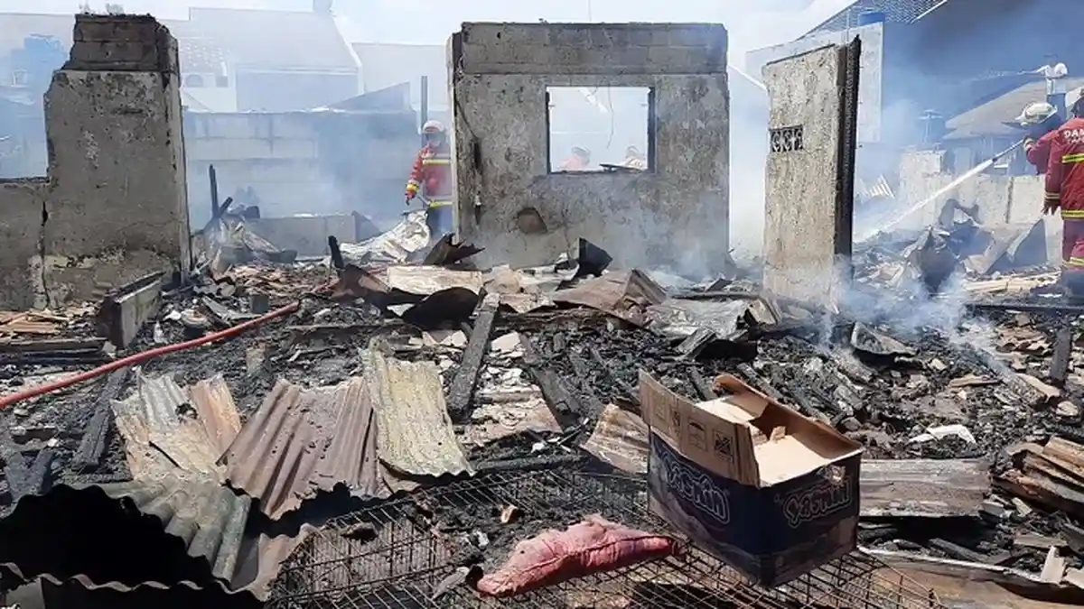 2 Rumah Petakan Kebakaran di Pamulang Kota Tangsel, Terdengar Suara Ledakan