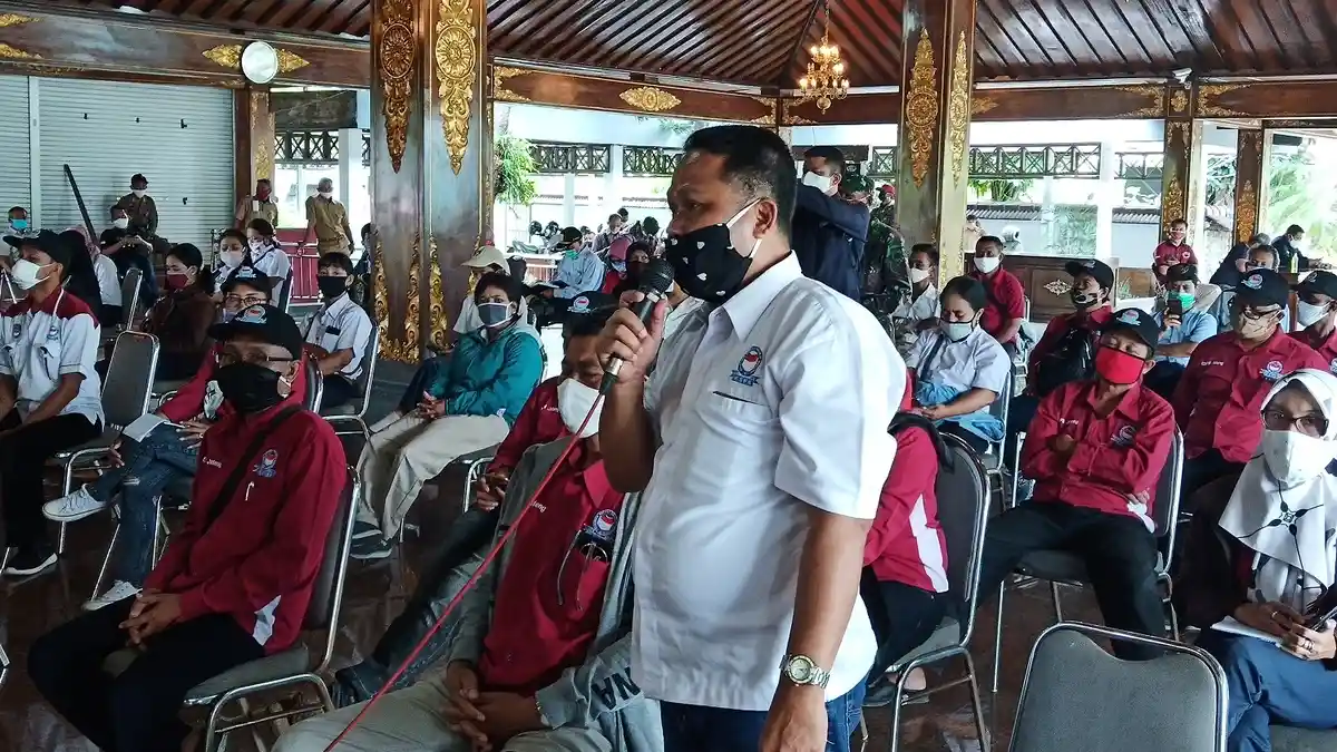 Puluhan Buruh PT Tyfountex Geruduk Pemkab Sukoharjo, Mengeluh Gaji dan THR Belum Dibayarkan