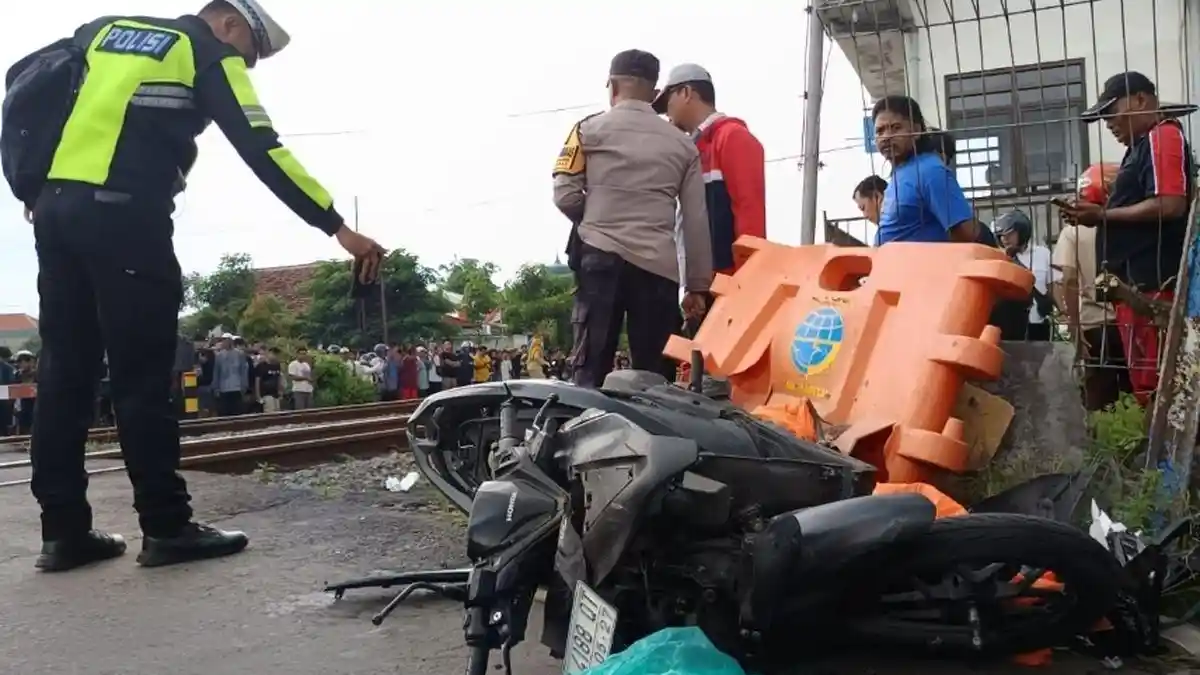 Dugaan Kesalahan Prosedur, KA Malioboro Ekspres Tabrak 7 Motor Terjadi Usai Palang Pintu Dibuka