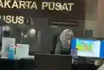 Reaksi PN Jakarta Pusat Soal Video Viral Petugas PTSP Main Game Saat Bekerja, Kasus Serupa di Samsat