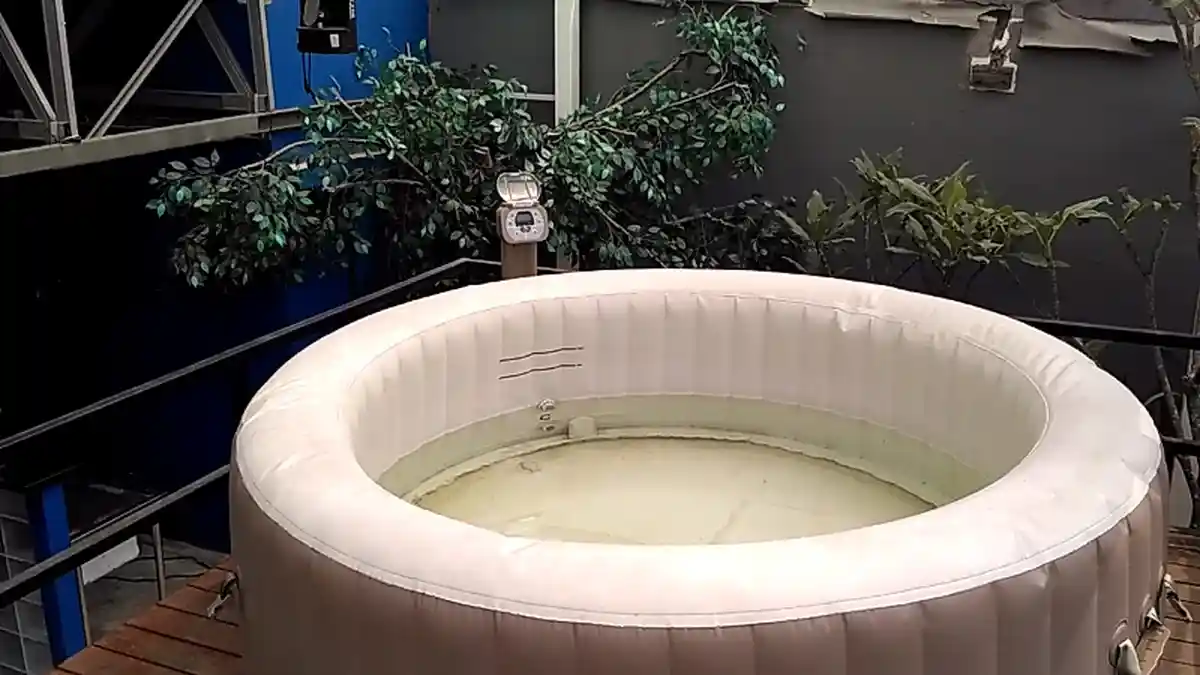 Mengintip Praktik Seks Sesama Jenis di Atlantis Gym, dari Penjara Sampai Kolam Jacuzzi