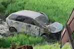 20260501_mobil-tertabrak-kereta.jpg