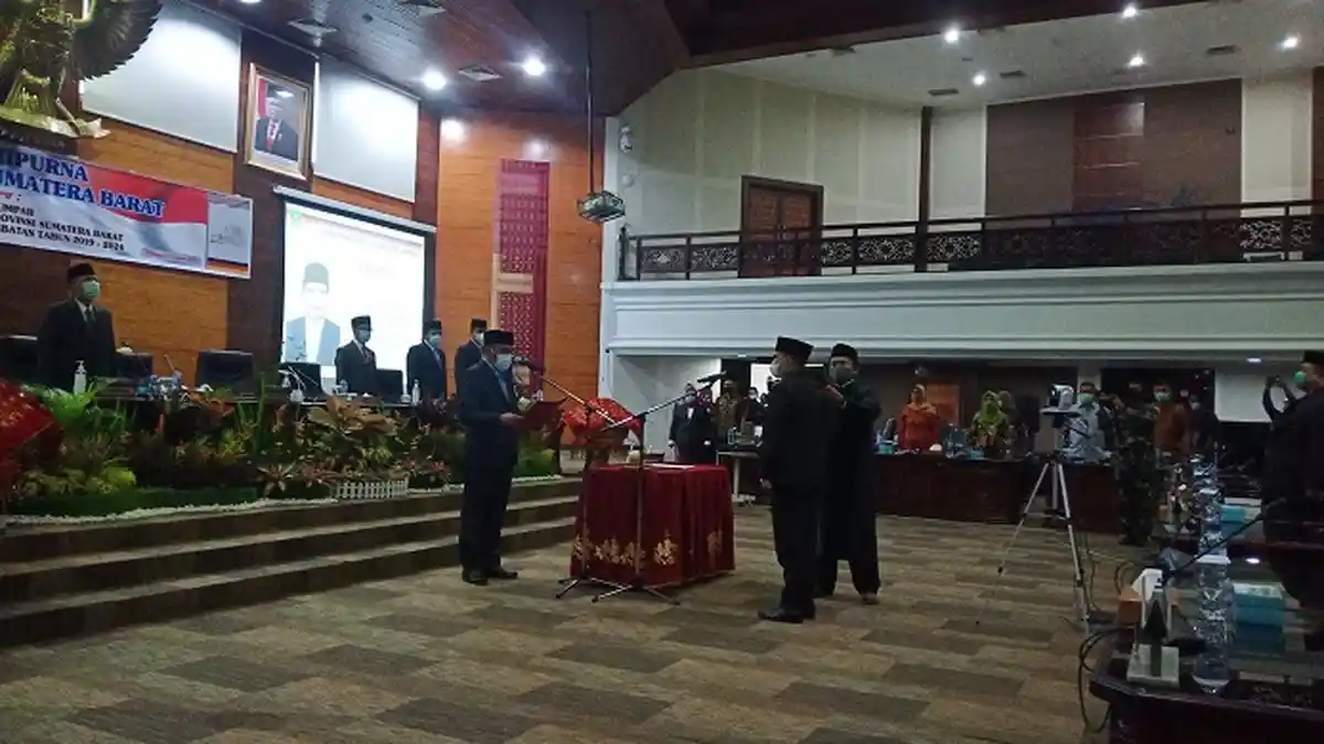 Daswanto Dilantik Menjadi Anggota DPRD Sumbar, Gantikan Almarhum Syahrul Furqon