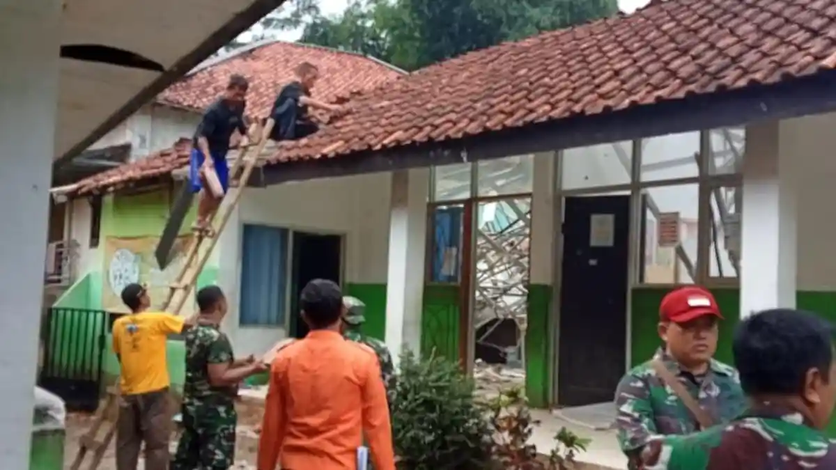 Atap Bangunan SDN Ciketug Bogor Ambruk, 5 Ruangan Alami Kerusakan