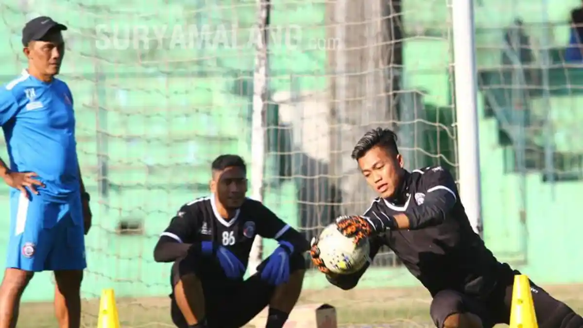 Nasib 2 Kiper Arema FC, Utam Rusdiana dan Sandi Firmansyah Ditentukan Hari Ini