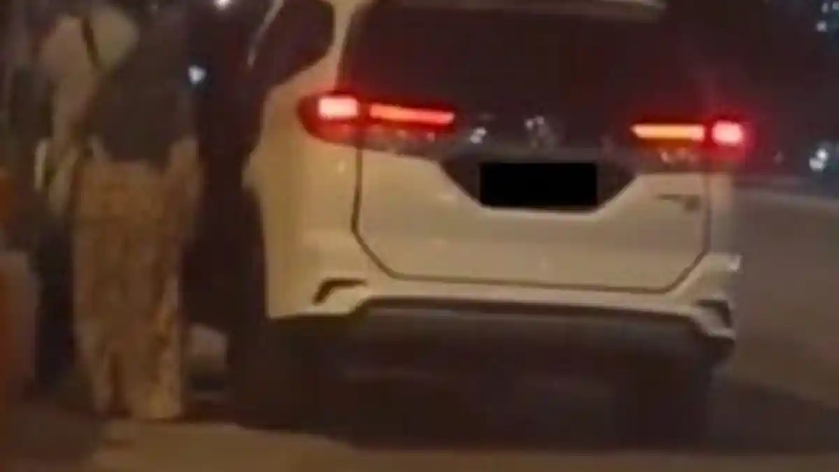 VIRAL, Video Seorang Pengemis Buta Pulang Ngemis Naik Mobil