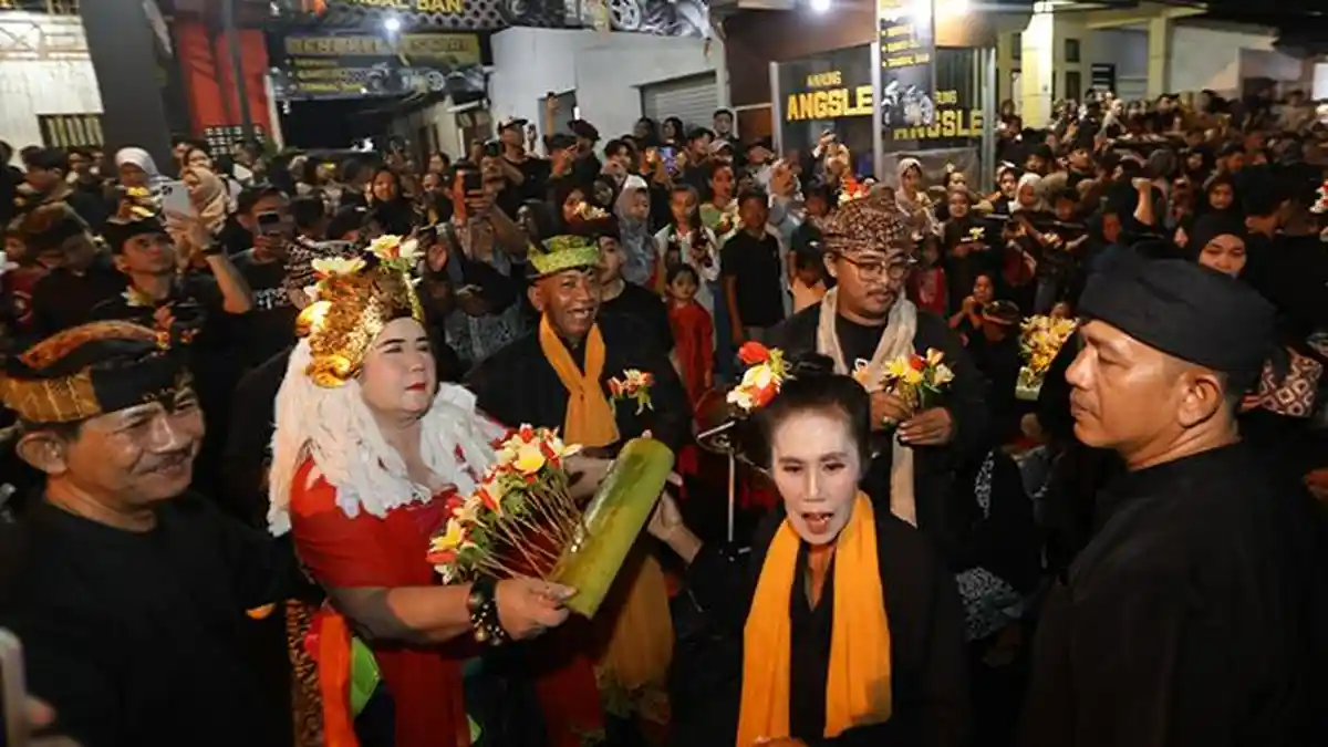 Ritual Adat Seblang Bakungan Banyuwangi yang Berusia Ratusan Tahun ...