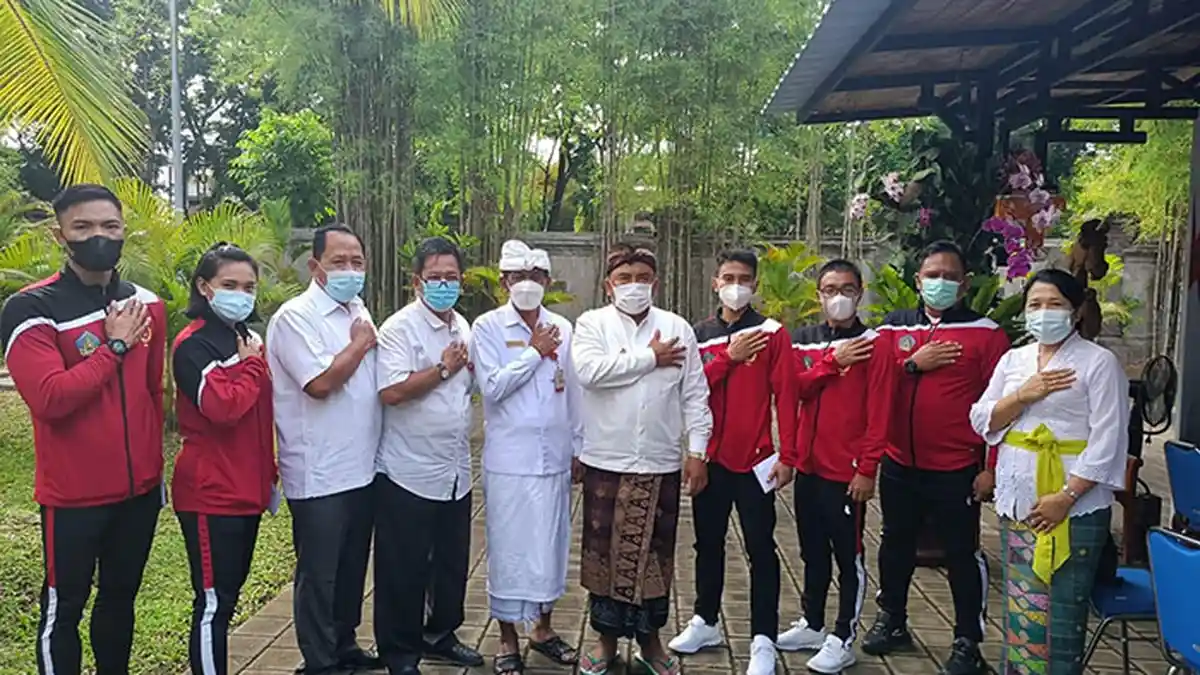 Empat Atlet Jembrana Wakili Bali di PON Papua XX Dilepas Bupati Tamba