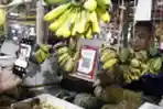 Pelanggan Melakukan Transaksi Pembayaran Lewat QRIS