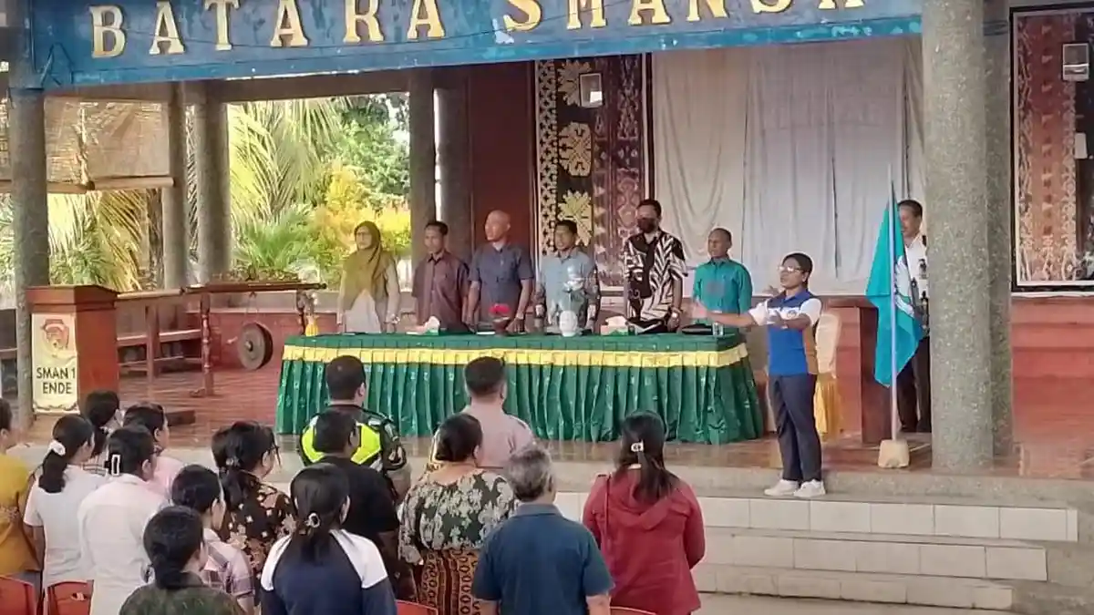 FEATURE: Luncurkan Program Kita Harus Belajar KIHAJAR, HP SMAN 1 Ende Ditertibkan
