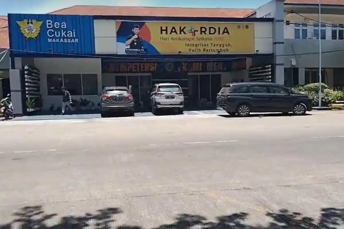 Honda CRV Dominasi Parkiran Bea Cukai Makassar Kantor Andhi Pramono