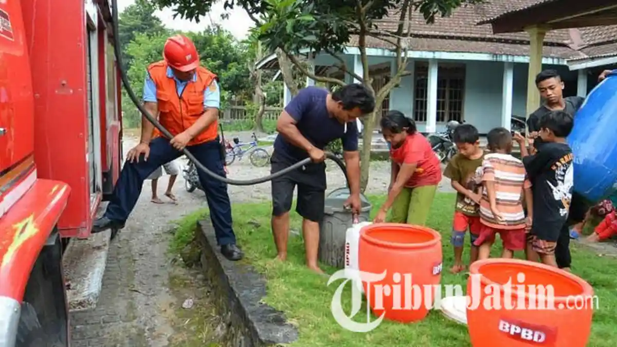 PT GG Tbk Bantu Droping Air Bersih, Setiap Sore Masyarakat Menunggu Mobil Tangki