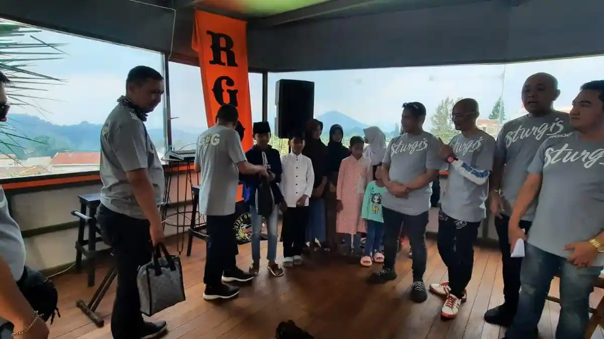 Sambil Riding Tipis-tipis, Road Glide Owners Group Santuni Yatim Setelah Sempat Bantu Korban Gempa