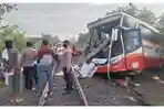 laka-bus-vs-kereta-api.jpg