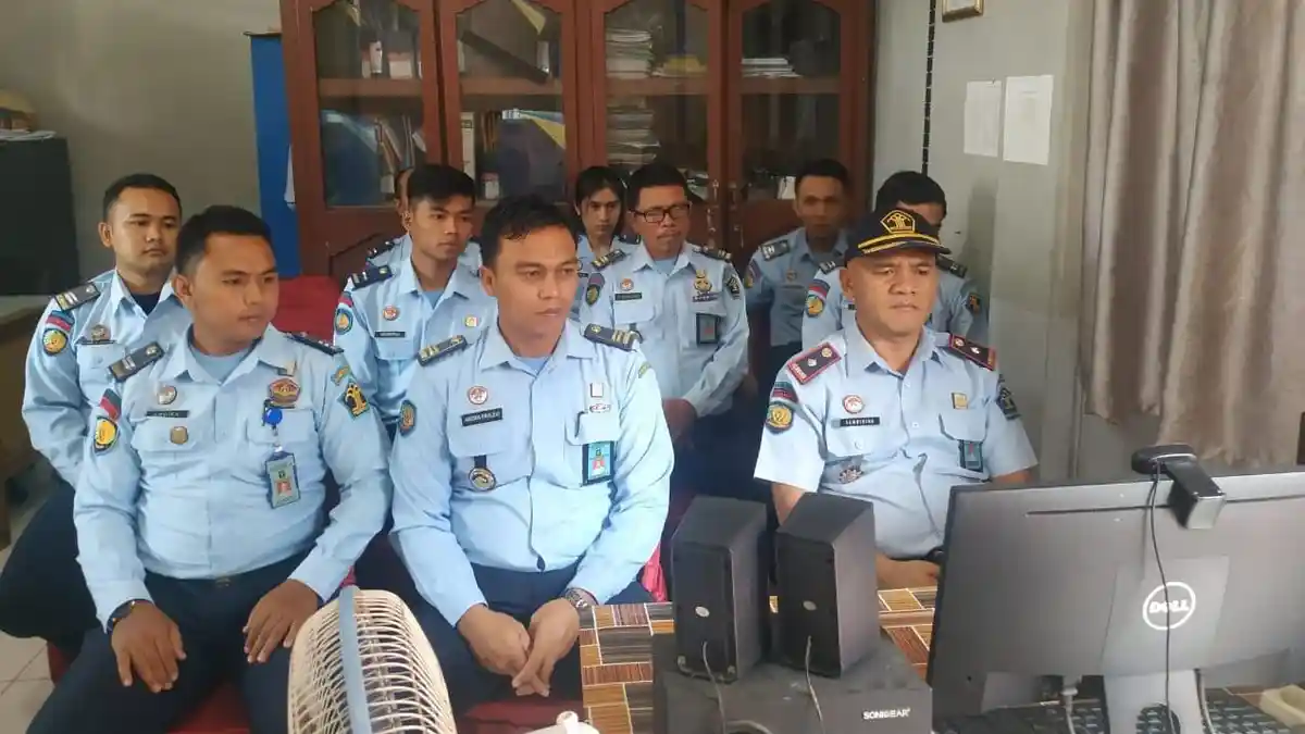 Lapas Barus Ikuti Kegiatan Penyerahan Zakat Keluarga Besar Kemenkumham Tahun 2023 kepada Baznas