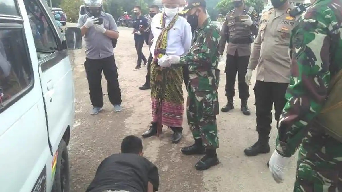  Bupati TTU Turun ke Jalan Memantau Langsung Pendisiplinan Protokol Kesehatan