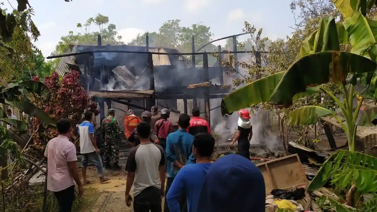 Lihat Rumah Terbakar, Aksi Gadis Muda di Pidie Selamatkan Bayi dan Kakek dari Kobaran Api