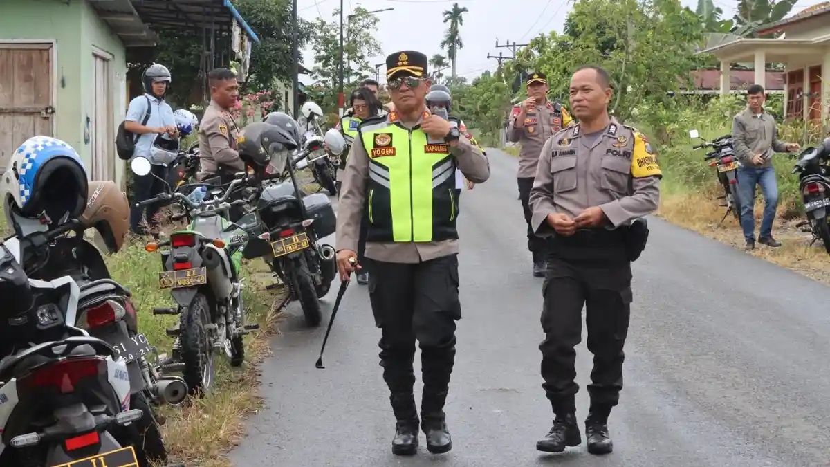 Gunakan Sepeda Motor Trail, Kapolres Pematangsiantar Cek Lokasi TPS Dianggap Rawan